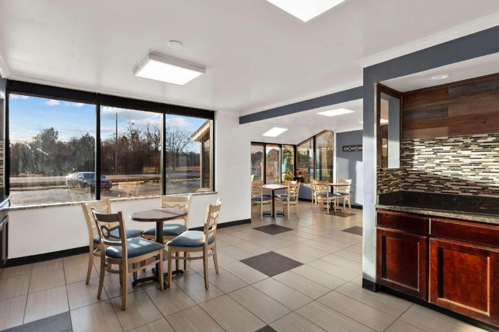 Rodeway Inn Lumberton Buitenkant foto
